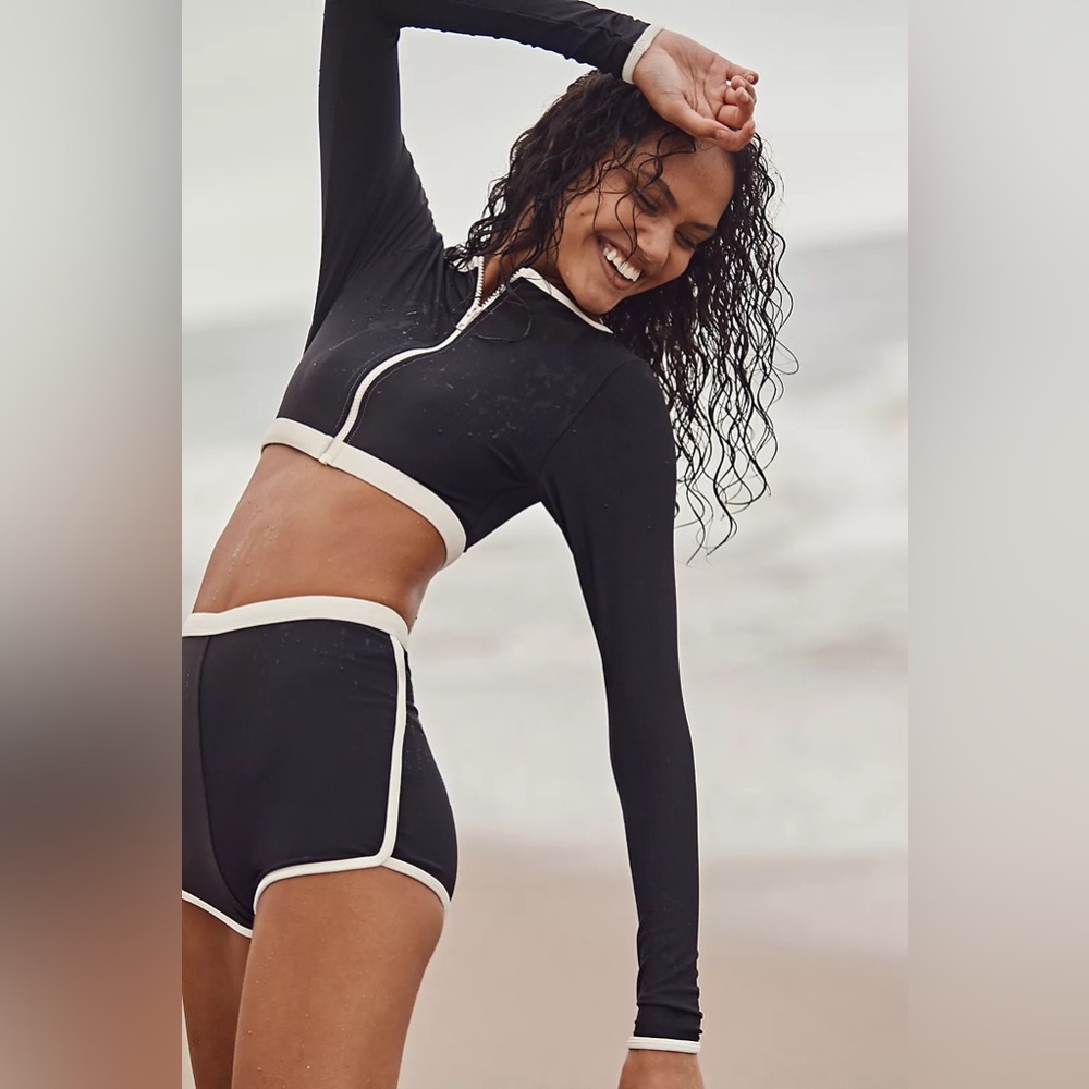 OneOne x FP Kai Surf Med Black Reef Rash Guard Long Sleeve Zip-Front Swim Crop